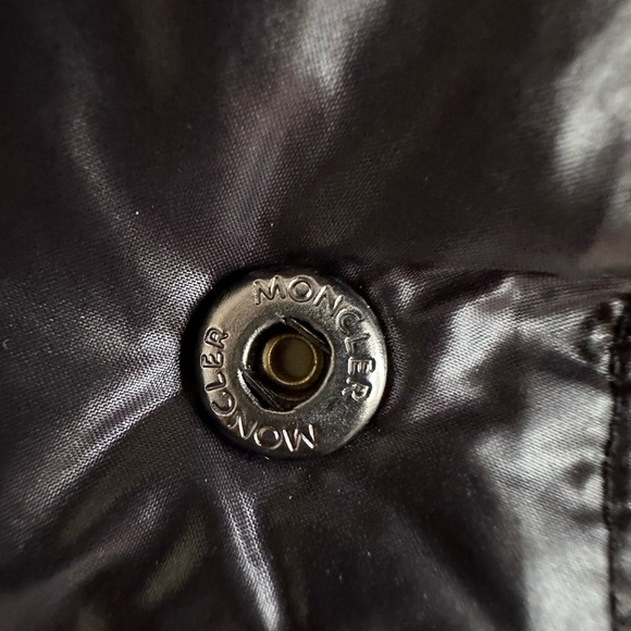 Moncler Daos Logo Print Water Resistant Hooded Down Puffer Coat Jacket. - Picture 4 of 16